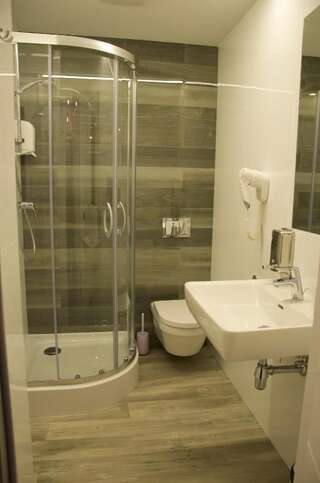 Отель StanGret Hotel Киев Улучшенный двухместный номер с 1 кроватью-5